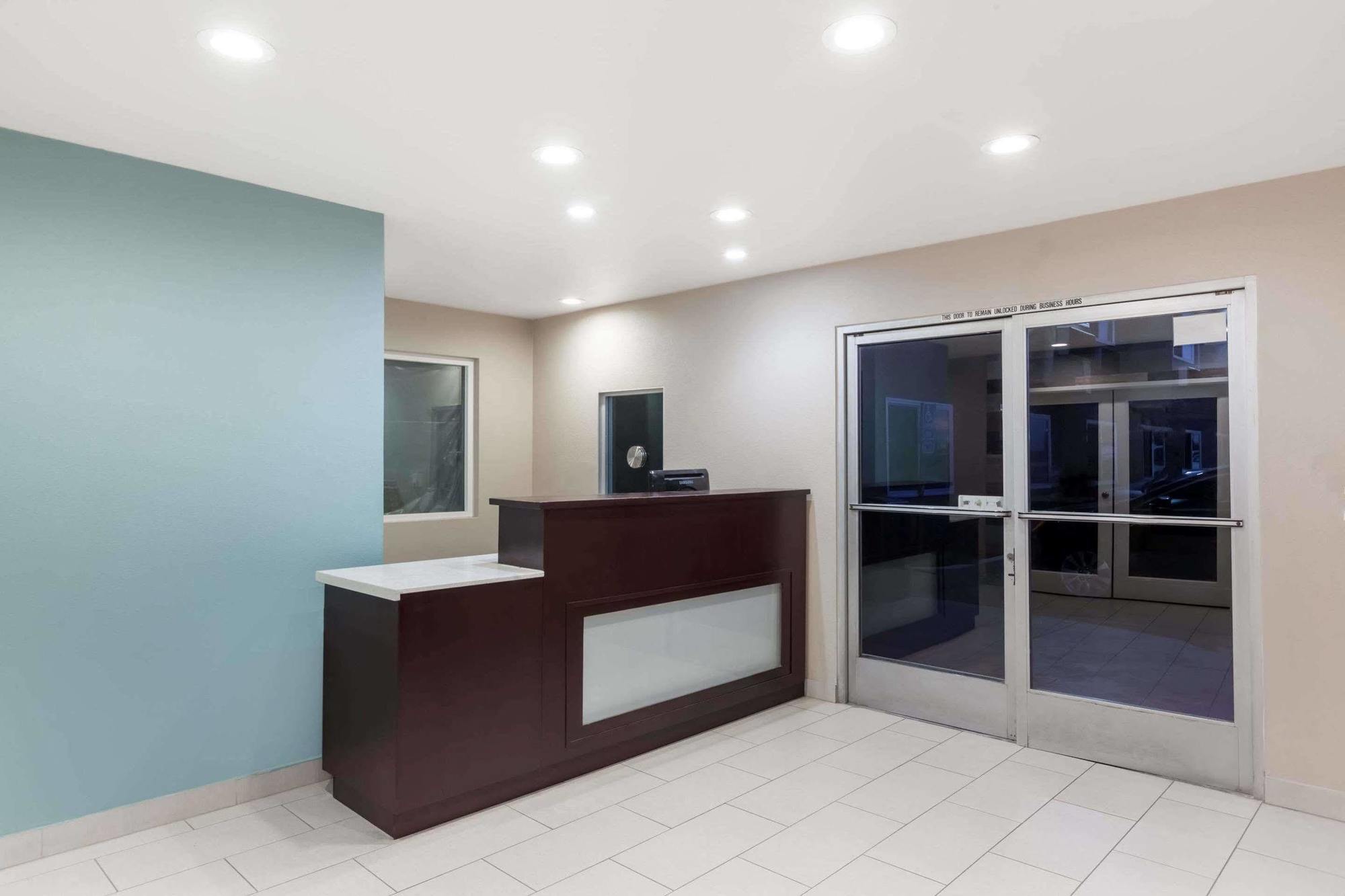 Super 8 By Wyndham San Diego/Imperial Beach Exterior foto